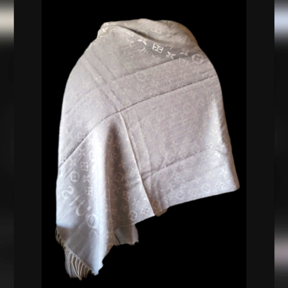 Louis Vuitton Scarf Silver Grey (reversible)